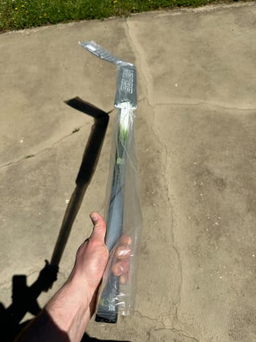 Brand New Bauer Hyperlite 2 Goalie Stick Regular Hand 27” Paddle P31 Curve