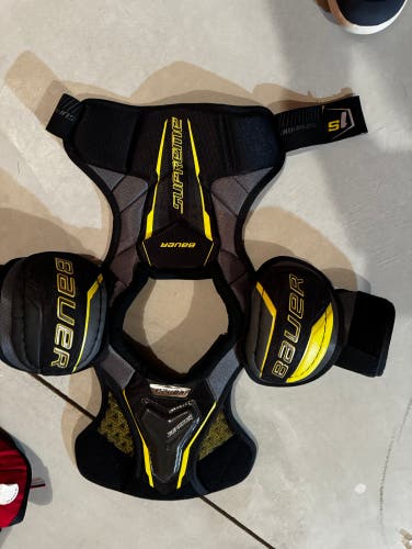 Used Small Bauer Supreme 1S Shoulder Pads
