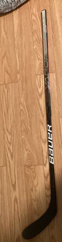 Used Junior Bauer Right Handed P28  Vapor Hyperlite Hockey Stick