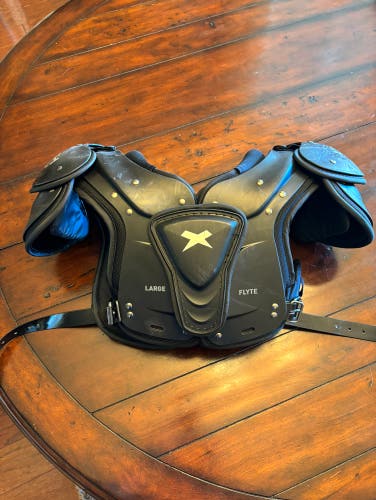 Used Youth Xenith Flyte Shoulder Pads