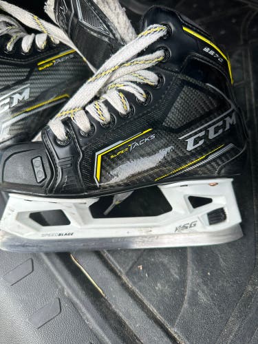 Used Junior CCM Regular Width Size 2 Super Tacks 9370 Hockey Goalie Skates