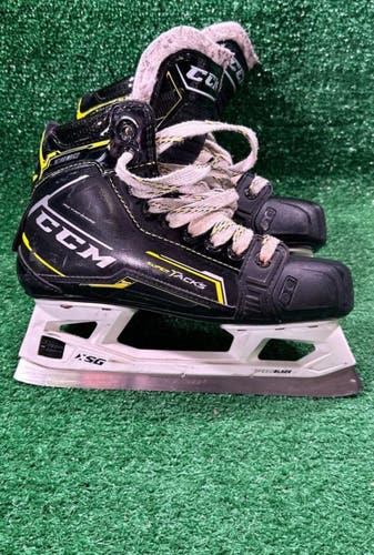 Used Intermediate CCM Regular Width Size 4 Super Tacks 9380 Hockey Goalie Skates
