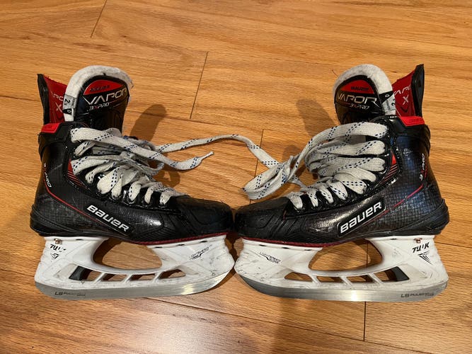 Used Junior Bauer Regular Width Size 2.5 Vapor 3X Pro Hockey Skates
