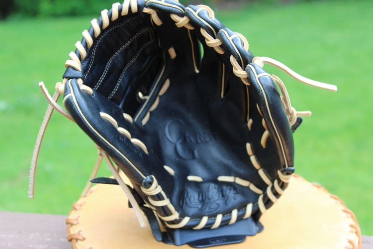 Used Right Hand Throw Rawlings Pitcher's Gold Glove Elite Baseball Glove 12"