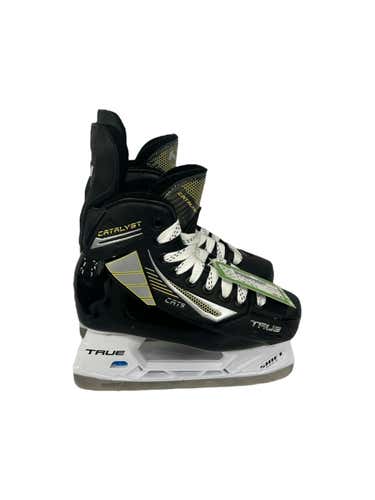 Used True Cat 5 Junior Ice Hockey Skates Size 2.5