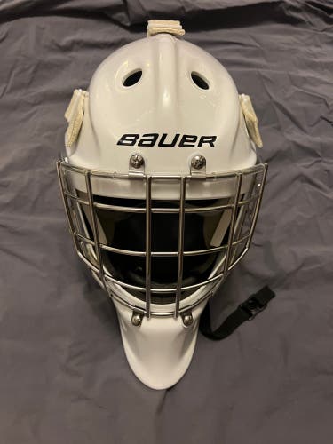 New Senior Bauer 940 Certified Goalie Mask (Medium)