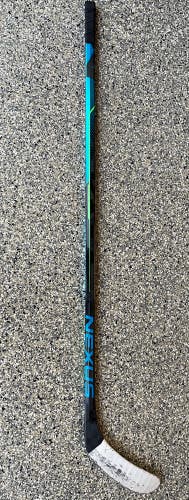 Used Junior Bauer Right Handed P28  Nexus Geo Hockey Stick