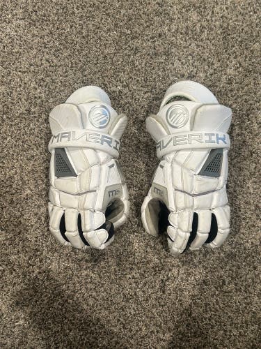 LIGHTLY Used Maverik Medium M5 Lacrosse Gloves