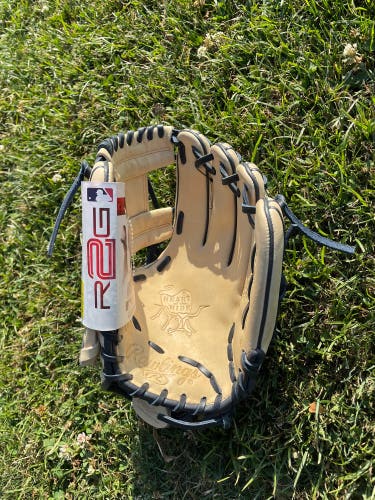 New Rawlings Heart of the Hide 11.5” right hand throw