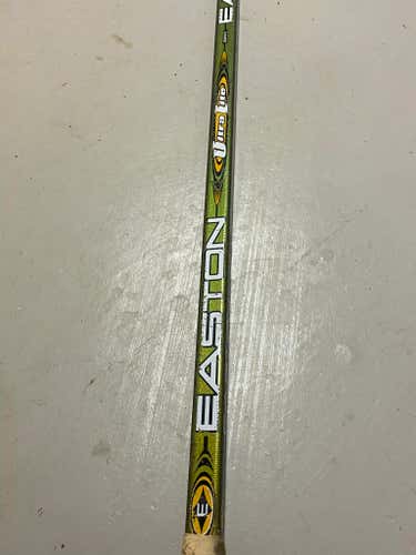 Easton Ultra Lite Graphite Hockey Shaft With Bauer Wooden Blade