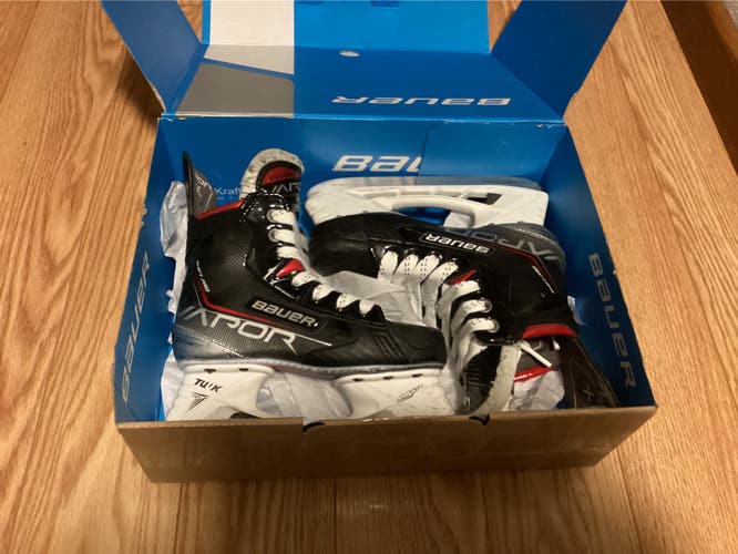 Used Junior Bauer Regular Width  Size 1.5 Vapor X Shift Pro Hockey Skates