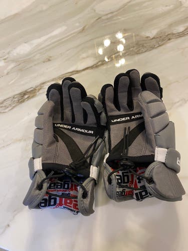 New  Under Armour Medium Lacrosse Gloves