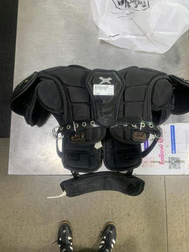 Used Xenith Adult Apex Md Football Shoulder Pads