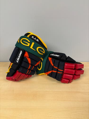 Eagle 13" Aero Custom Pro Gloves