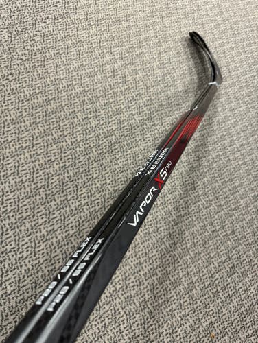 2-PACK Bauer Vapor X5 Pro 55 flex P28 curve right hand stick