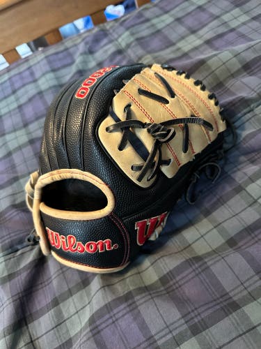 New 2023 Pitcher's 11" A2000 Baseball Glove