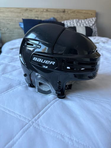 New Small Bauer Re-Akt 200 Helmet