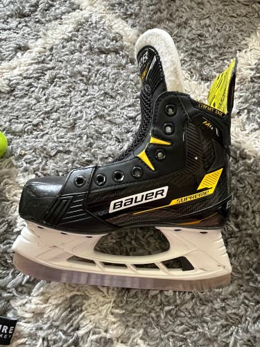 Used Junior Bauer Regular Width Size 3 Supreme M4 Hockey Skates