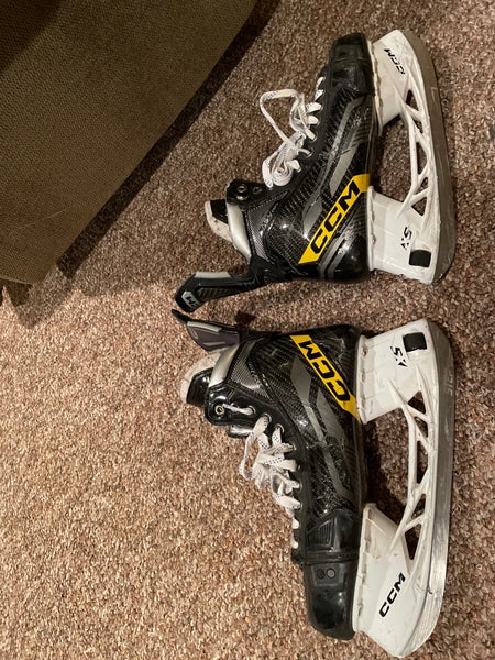 Used Senior CCM Regular Width, Custom Size 9 AS-V Pro Hockey Skates Blades Included