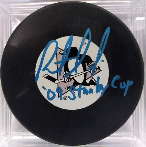 ROB SCUDERI Autographed Pittsburgh Penguins " '09 Stanley Cup "NHL Hockey Puck
