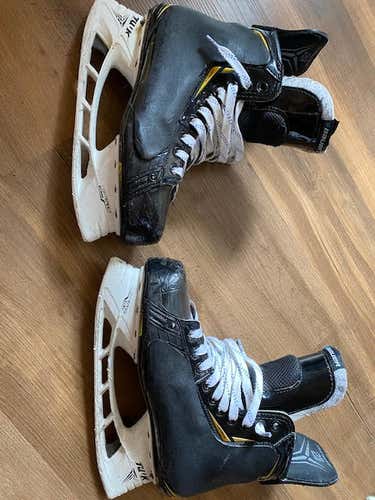 Used Senior Bauer Supreme 2S Pro Hockey Skates Regular Width 9.5