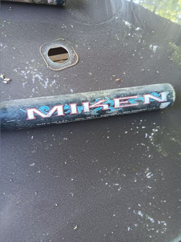 Used Miken Bat Composite (-4) 30 oz 34"