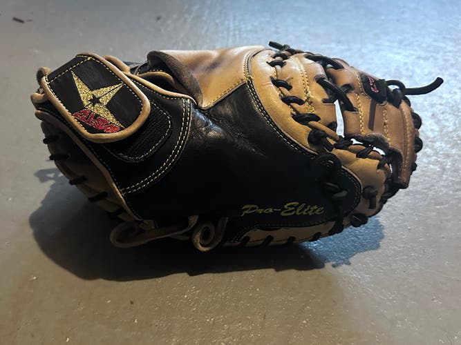 Used  Right Hand Throw 32.5" CM3000XSBT Catcher's Glove