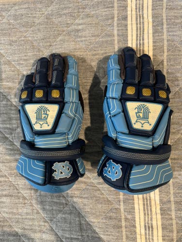 NEW UNC Brine King gloves