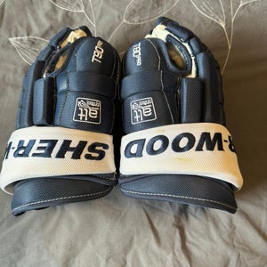 Sher-Wood T90 Pro Hockey Gloves - Toronto Maple Leafs 13”