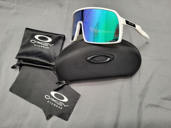 New One Size Fits All Unisex Oakley Sunglasses