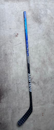 Used Senior Bauer Right Handed P92M Pro Stock Vapor Hyperlite Hockey Stick