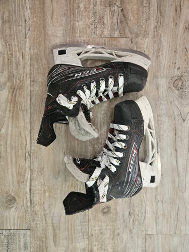 Used Junior CCM JetSpeed FT470 Hockey Skates Regular Width Size 1.5