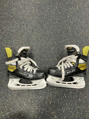 Used Bauer Supreme 3s Junior 02.5 Ice Hockey Skates