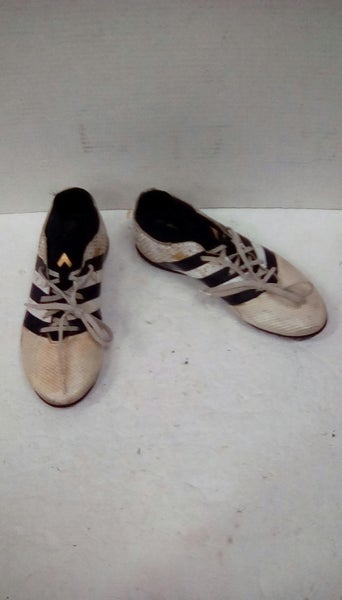 Used Adidas Junior 05.5 Indoor Soccer / Turf Shoes 11613-S000066229
