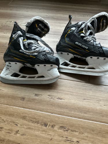 Used Junior Bauer Supreme M5 Pro Hockey Skates Regular Width Size 1