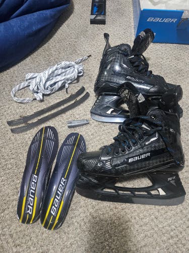 Used Intermediate Bauer Supreme Mach Hockey Skates 6