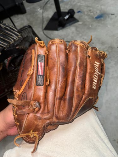 Used Right Hand Throw 11.75" WB1175 Baseball Glove