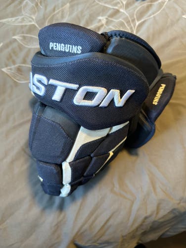 NWOT - Pittsburgh Penguins Winter Classic Easton Stealth Pro Stock Gloves - 14”