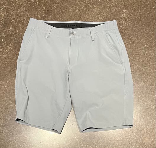 Used Under Armour Men’s Size 34” Grey Golf Shorts (Check Description)
