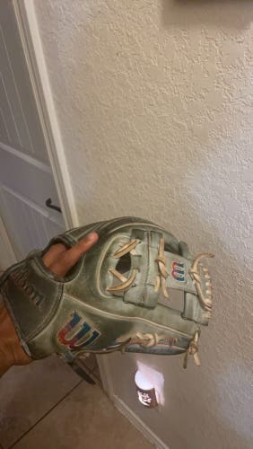Used 2023 Infield 11.5" A2000 Baseball Glove