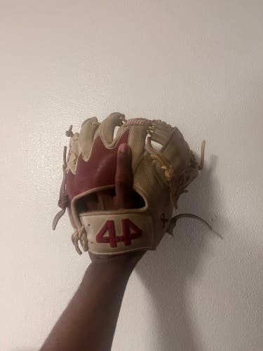 Used Right Hand Throw 11.75" Baseball Glove