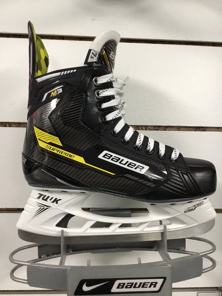 New Senior Bauer Regular Width  Pro Stock 9.5 Supreme M3 Hockey Skates