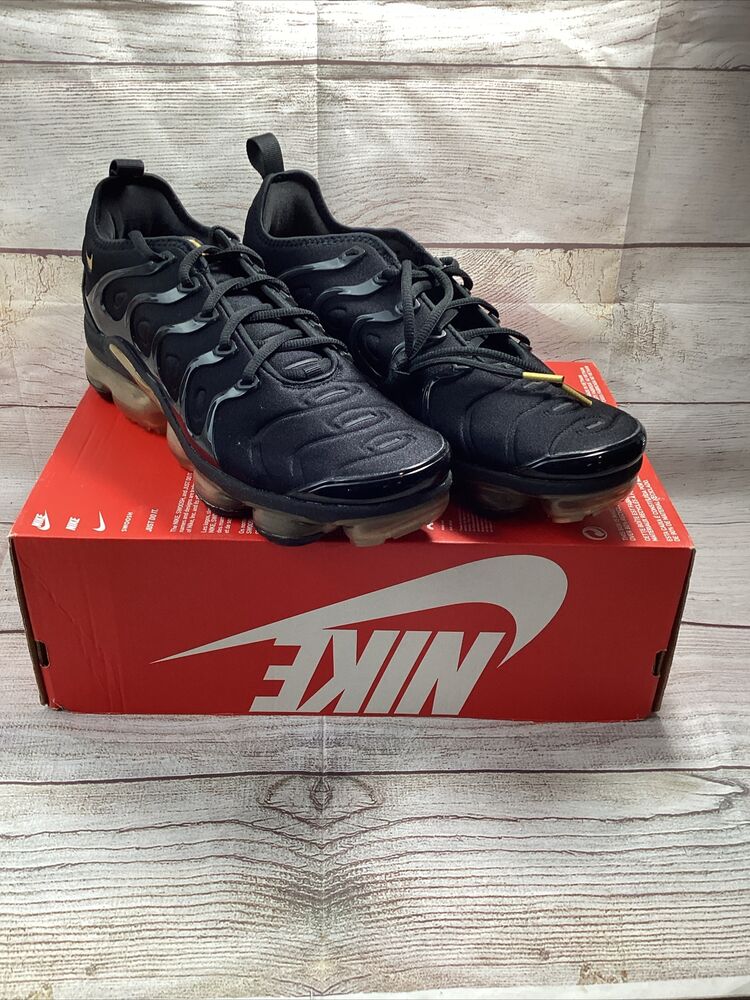 nike air vapormax plus triple black gold