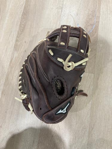 Brown Used Adult Mizuno Franchise Right Hand Throw Catcher's Softball Glove 34"