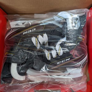 New Youth CCM Regular Width  10.5 Tacks 9060 Hockey Skates