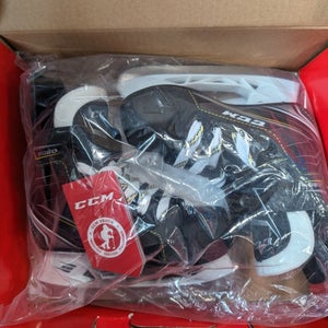 New Youth CCM Regular Width  11.5 Tacks 9060 Hockey Skates