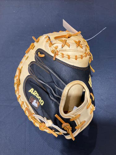 Brown Used Adult Wilson A200 Right Hand Throw Catcher's Baseball Glove 34"