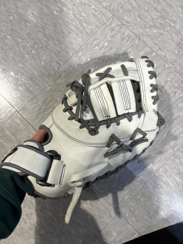 Used Mizuno MVP Prime Right Hand Throw First Base Softball Glove 13"