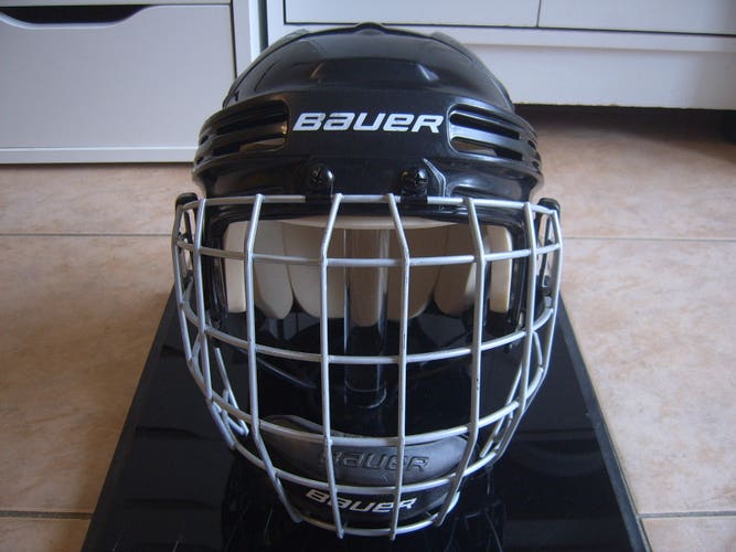 Excellent, Great Condition Bauer BHH4500 Hockey Helmet sz Senior Medium Black