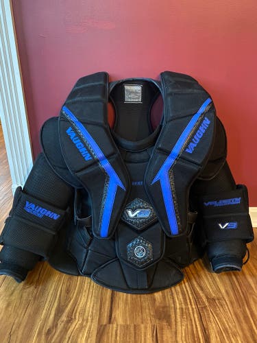 Used Medium Vaughn V9 Pro Carbon Goalie Chest Protector (UMB)